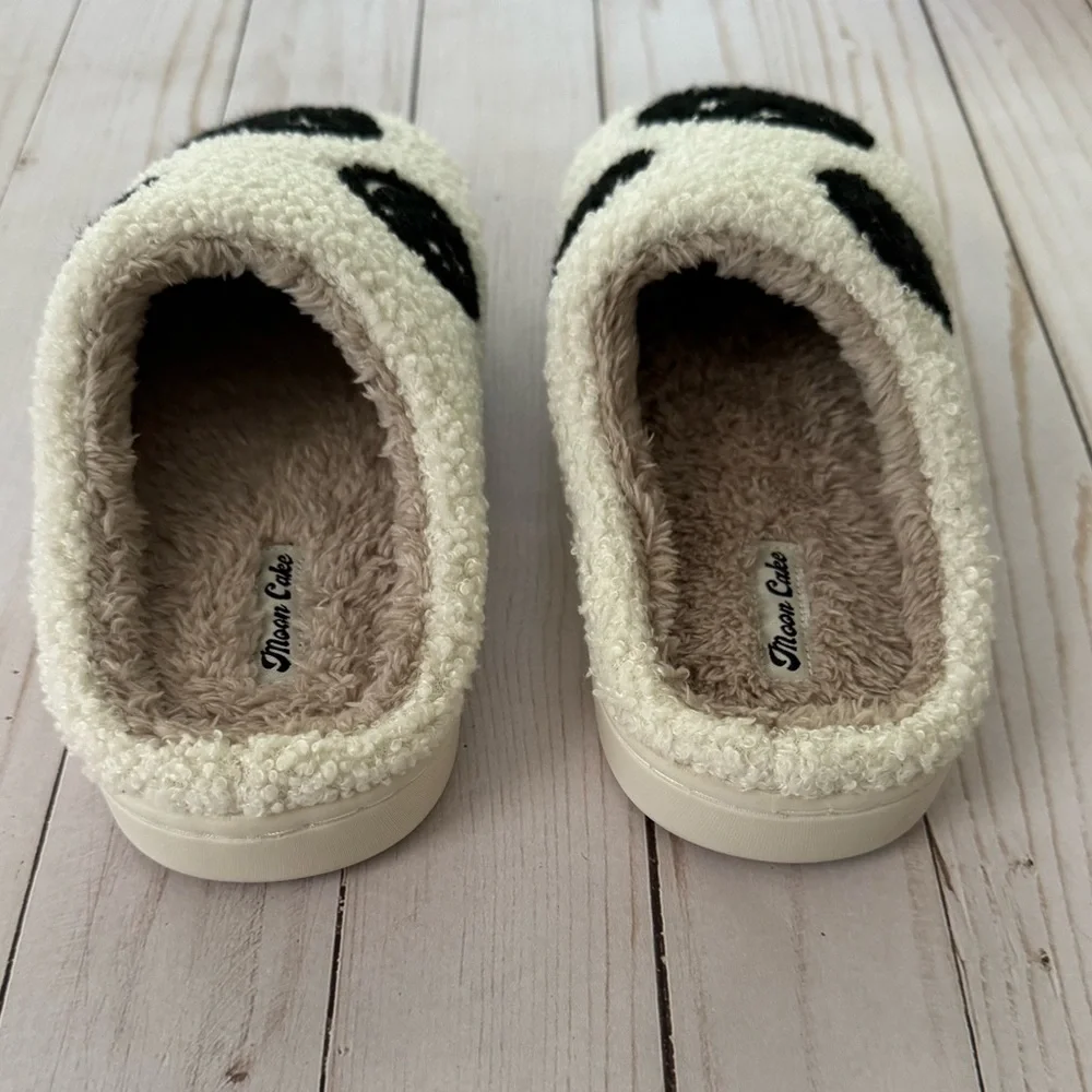 Smiley face slippers NWOT
